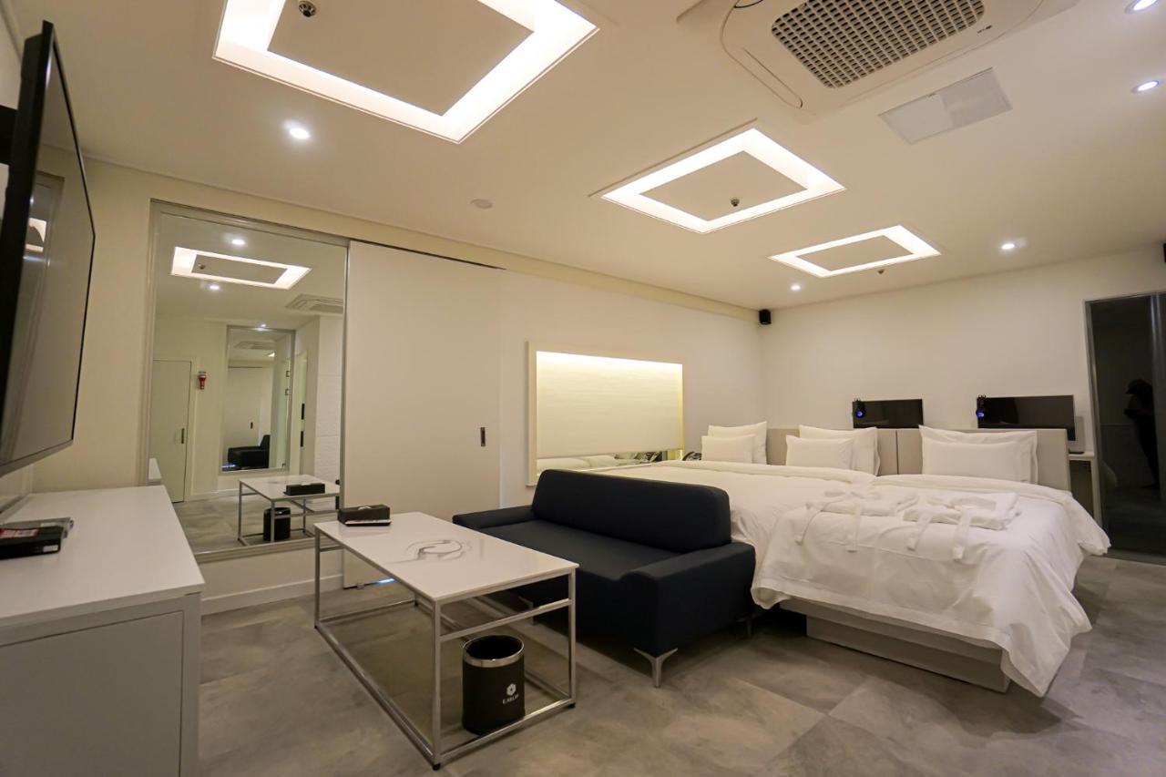 Ekklim Classic Hotel Pyeongtaek Buitenkant foto