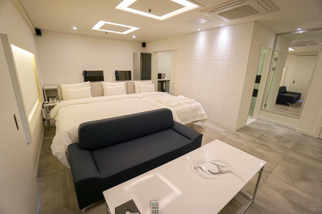 Ekklim Classic Hotel Pyeongtaek Buitenkant foto